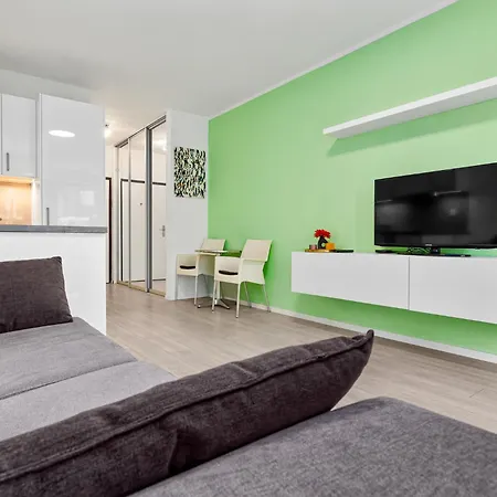Ahoj Park, Terrace Vibes Studio, Private Parking Apartment