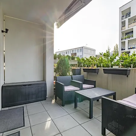 Lägenhet Ahoj Park, Terrace Vibes Studio, Private Parking